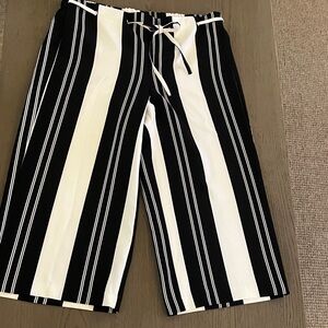 ATTYRE New York Black and White Striped Capri Pants
